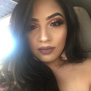 Meet your Posher, Esmeralda